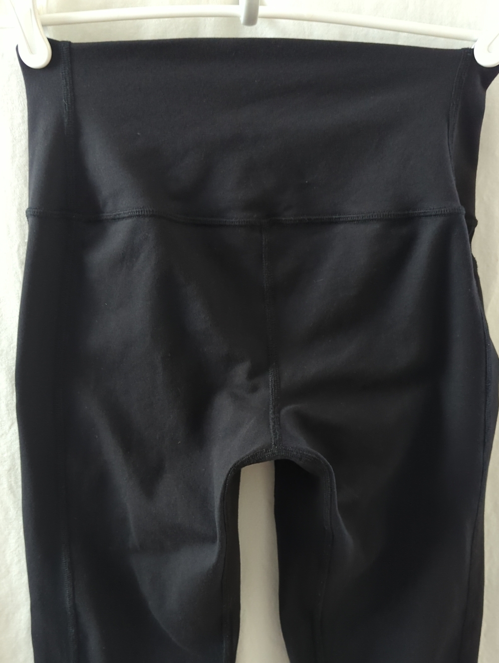 Alo Yoga Black Moto Leggings Size Medium M Mesh Details Pintuck Performance - Picture 7 of 12